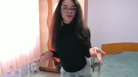 Snapshot of isabella_noir chatting on 02.18.25 Bella online show from 02.18.25