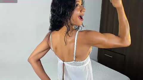 Snapshot of isabella_savina chatting on 06.25.26 Isabella online show from 06.25.26