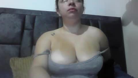isabellaa_hills_ online show from 06.10.26