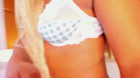 isabellaalux_ online show from 04.29.26
