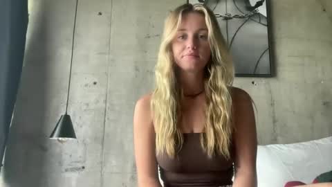 Snapshot of isabellesings chatting on 02.15.26 isabellesings online show from 02.15.26