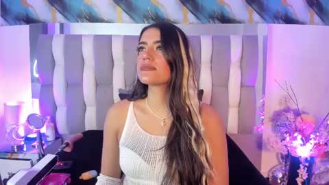 Snapshot of isadiazz chatting on 06.19.26 Isa online show from 06.19.26