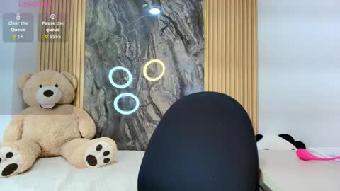 Snapshot of isadora_14 chatting on 02.20.26 ISADORA online show from 02.20.26