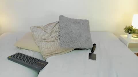 isameow online show from 02.22.25