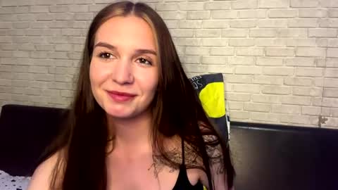 Snapshot of isarayner chatting on 05.25.26 Vita online show from 05.25.26