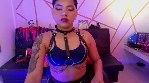 Snapshot of ise_lunny chatting on 10.02.25 isabela online show from 10.02.25