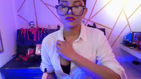 Snapshot of ise_lunny chatting on 10.04.25 isabela online show from 10.04.25