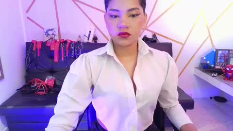 Snapshot of ise_lunny chatting on 10.05.25 isabela online show from 10.05.25