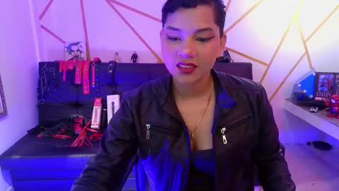 Snapshot of ise_lunny chatting on 10.06.25 isabela online show from 10.06.25