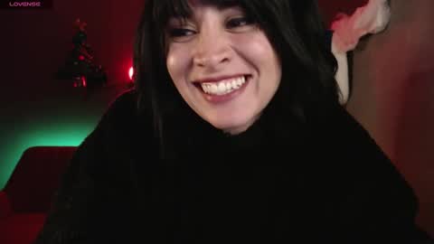 Snapshot of isis_diosa chatting on 12.27.24 Ana Maria online show from 12.27.24