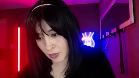 Snapshot of isis_diosa chatting on 09.19.25 Ana Maria online show from 09.19.25