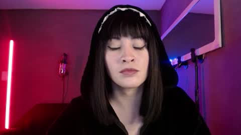 Snapshot of isis_diosa chatting on 11.02.25 Ana Maria online show from 11.02.25