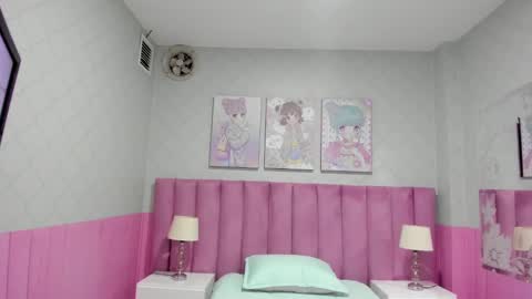 Snapshot of isis_loraine_ chatting on 03.06.25 ISIS online show from 03.06.25