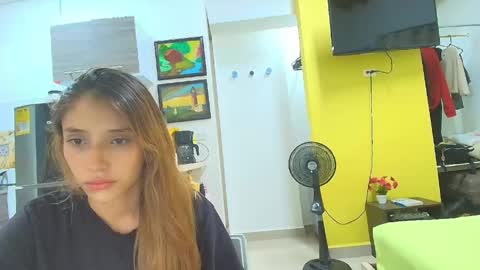 Snapshot of isis_pink chatting on 05.14.26 Alaya online show from 05.14.26