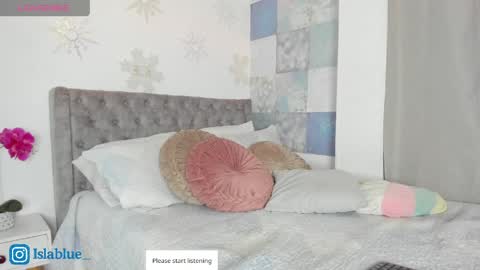 Isla Blue online show from 04.19.26