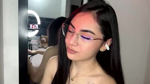 Snapshot of islacole chatting on 10.25.25 Cute Isla  online show from 10.25.25