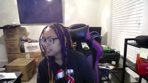 Snapshot of islothonit chatting on 04.04.26 Sharice online show from 04.04.26