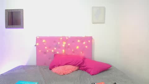 Snapshot of issa_kitty chatting on 02.05.25 issa_kitty online show from 02.05.25