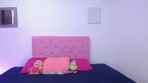 Snapshot of issa_kitty chatting on 02.24.25 issa_kitty online show from 02.24.25