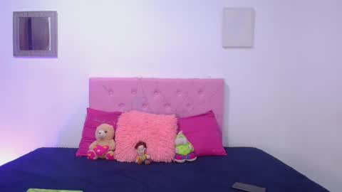 Snapshot of issa_kitty chatting on 03.06.25 issa_kitty online show from 03.06.25