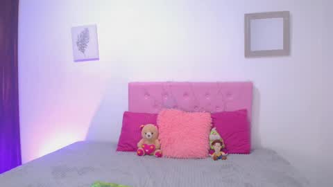 Snapshot of issa_kitty chatting on 03.07.25 issa_kitty online show from 03.07.25