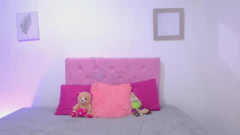 Snapshot of issa_kitty chatting on 03.10.25 issa_kitty online show from 03.10.25