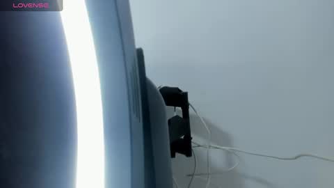 Snapshot of issa_kitty chatting on 09.22.25 issa_kitty online show from 09.22.25