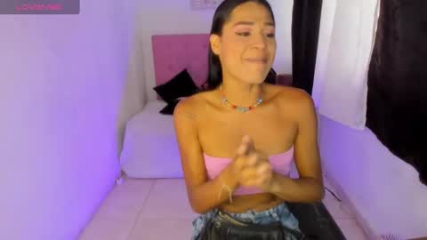 Snapshot of issa_kitty chatting on 10.07.25 issa_kitty online show from 10.07.25