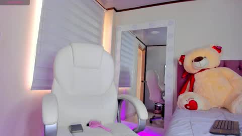 Isa  online show from 09.14.25