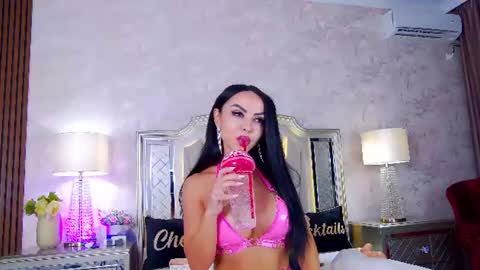 Issadorra online show from 07.08.26