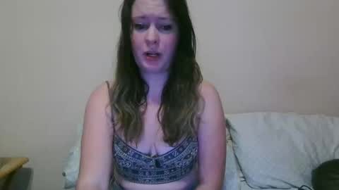 issamayy333 online show from 10.21.25