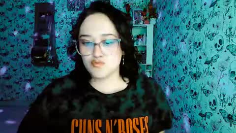 Snapshot of issis_demon chatting on 07.04.26 Yiz online show from 07.04.26
