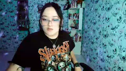 Snapshot of issis_demon chatting on 07.18.26 Yiz online show from 07.18.26