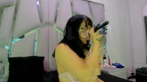 Snapshot of issysleblanc chatting on 07.21.26 Issys online show from 07.21.26