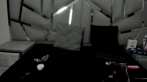 Snapshot of issysleblanc chatting on 08.07.26 Issys online show from 08.07.26