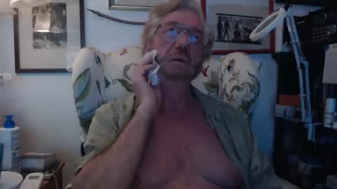 Snapshot of isubmissiveslut chatting on 05.28.26 ImYourBitch online show from 05.28.26