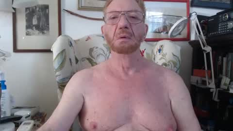 Snapshot of isubmissiveslut chatting on 06.16.26 ImYourBitch online show from 06.16.26