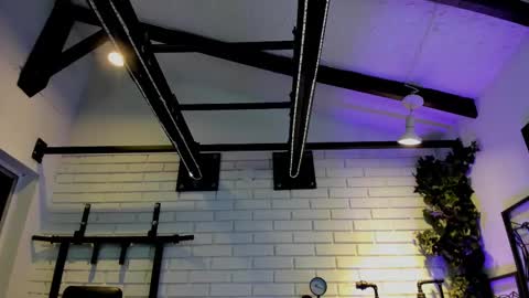 Italo Moore online show from 09.11.25