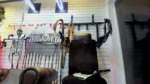 Italo Moore online show from 10.30.25