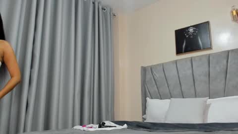 Snapshot of its_canella chatting on 03.07.25 canella online show from 03.07.25