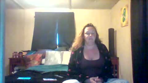 Snapshot of its_kimber chatting on 04.23.26 its kimber online show from 04.23.26