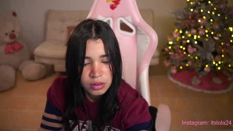Snapshot of its_lola chatting on 12.14.24 online show from 12.14.24
