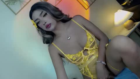 Snapshot of its_me_hedone chatting on 09.19.25 Pixie online show from 09.19.25