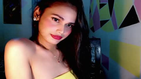 Snapshot of its_mirabel chatting on 05.27.26 MIRABEL online show from 05.27.26