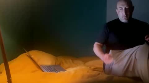 Snapshot of itsanexperiment chatting on 02.20.26 itsanexperiment online show from 02.20.26