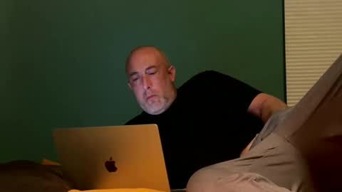 Snapshot of itsanexperiment chatting on 02.24.26 itsanexperiment online show from 02.24.26