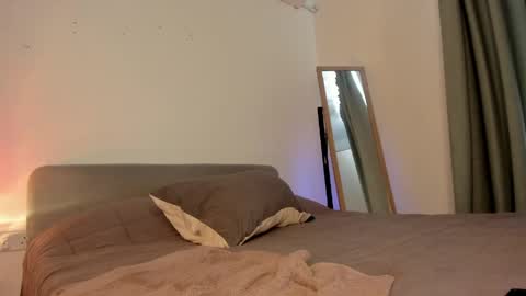 Isabella online show from 04.14.26