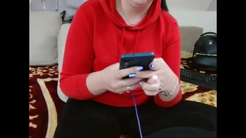 Snapshot of itsbustymommy chatting on 01.10.26 Busty mommy online show from 01.10.26