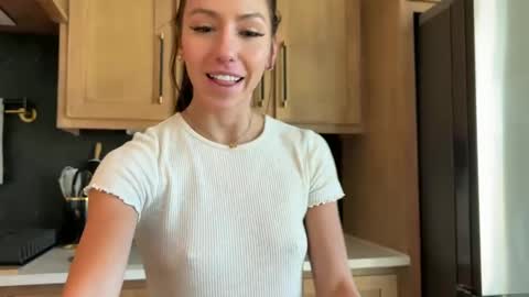 Snapshot of itscaylawatsun chatting on 02.25.25 itscaylawatsun online show from 02.25.25