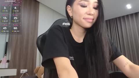 Queen Liya online show from 03.12.25